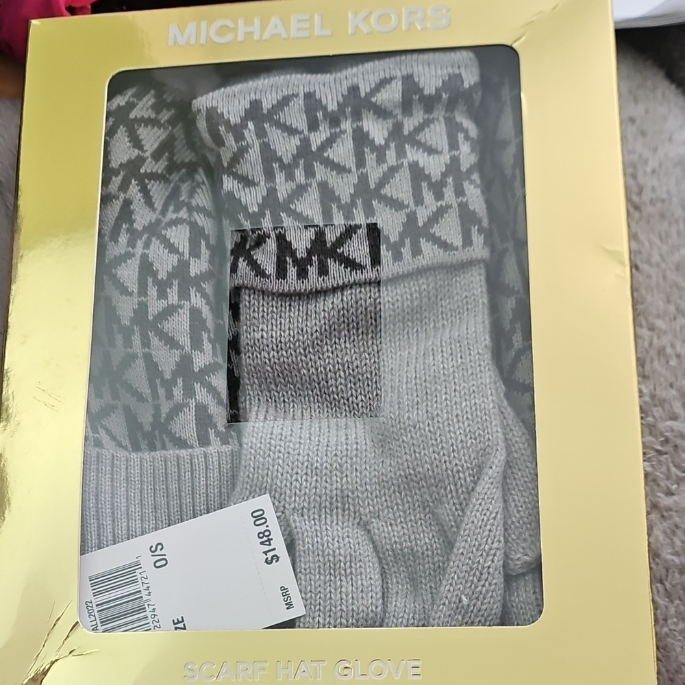 Michael Kors Light Gray Winter Accessory Set - Hat, Gloves & Scarf